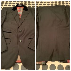 Statement Italy “Confidence” dinner jacket size 40R
Made in Italy super 150s